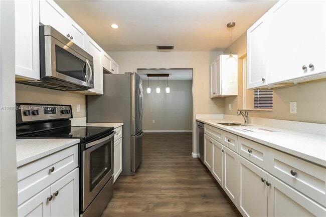 Building Photo - 6461 SW 16th Ct