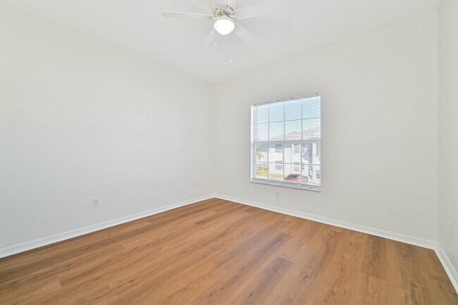 Building Photo - ~2 bed/2 bath UPDATED condo at The Cove on Six Mile