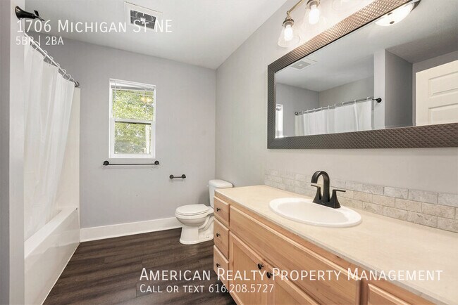 Building Photo - 1706 Michigan St NE