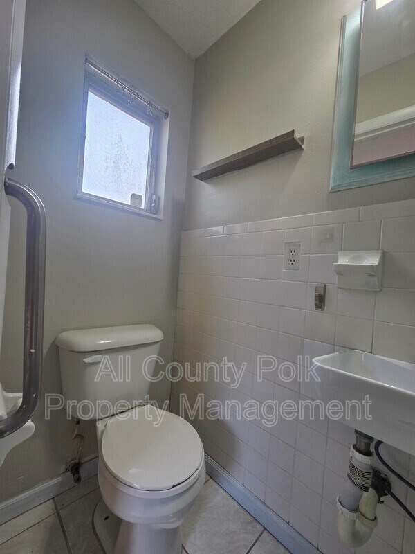 Building Photo - 602 SE 5th St