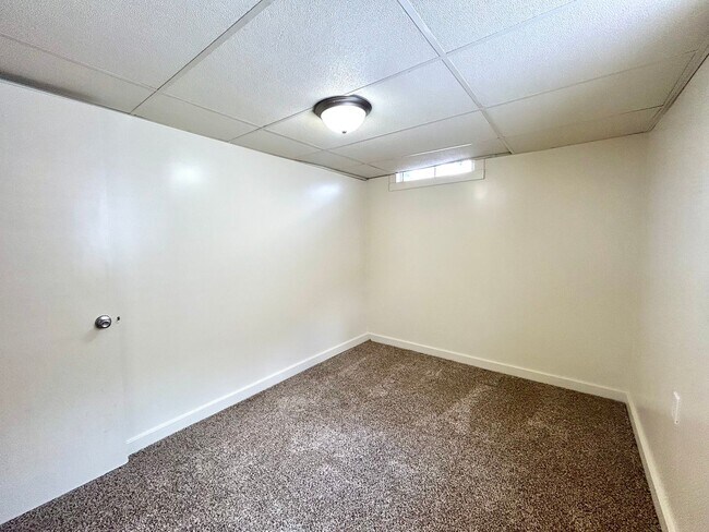 Building Photo - Dawes Court SE - 4256-4258