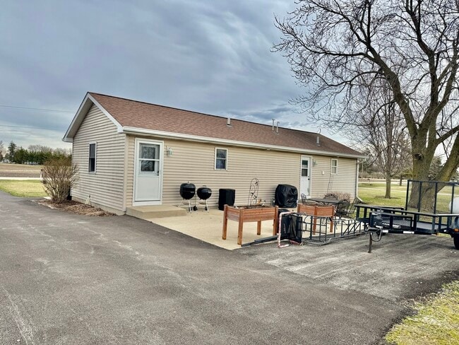 Building Photo - 50W 353 Old State Rd