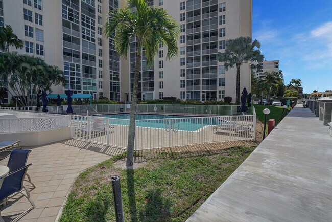 Building Photo - 1391 S Ocean Blvd