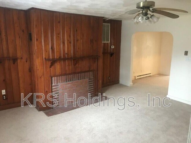 Building Photo - 211 Maycox Ave