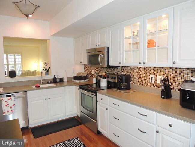 Building Photo - 12830 Rexmore Dr