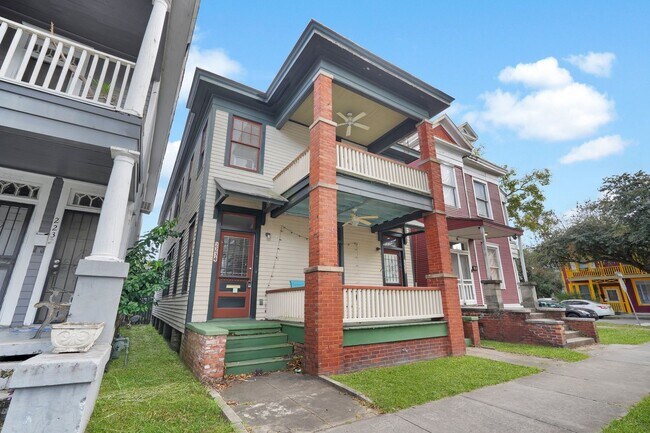 Building Photo - 2 BED | 1 BATH | STARLAND | PARKING SPACE INCLUDED