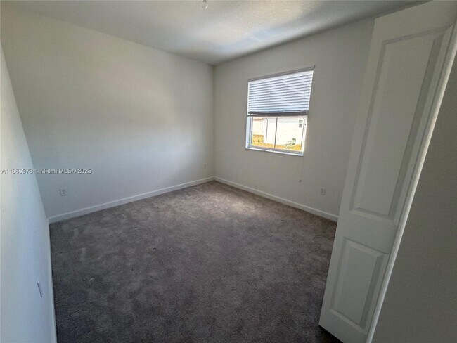 Building Photo - 2464 SE 24th St