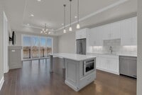 Building Photo - 1024 Club View Dr