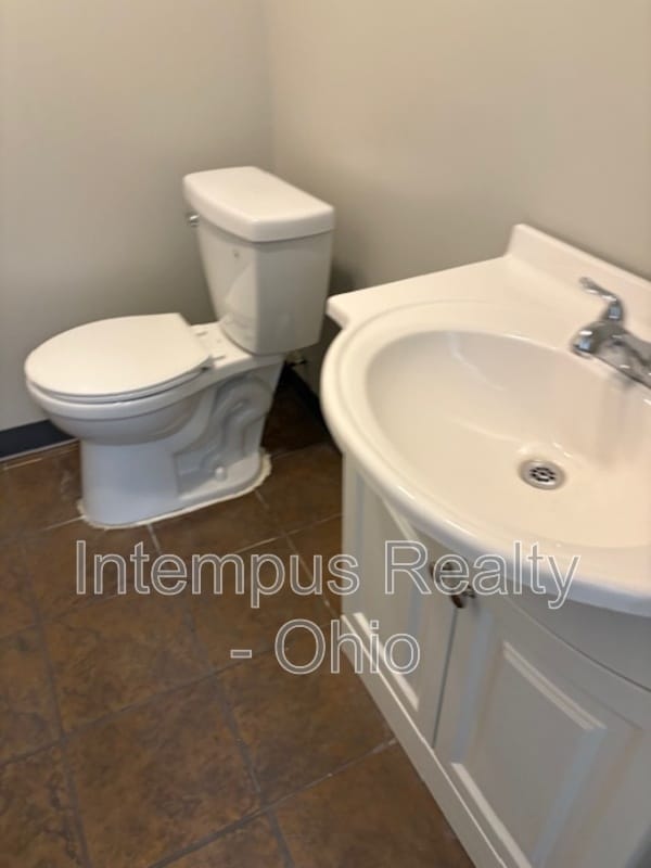 Building Photo - 80 Elm St