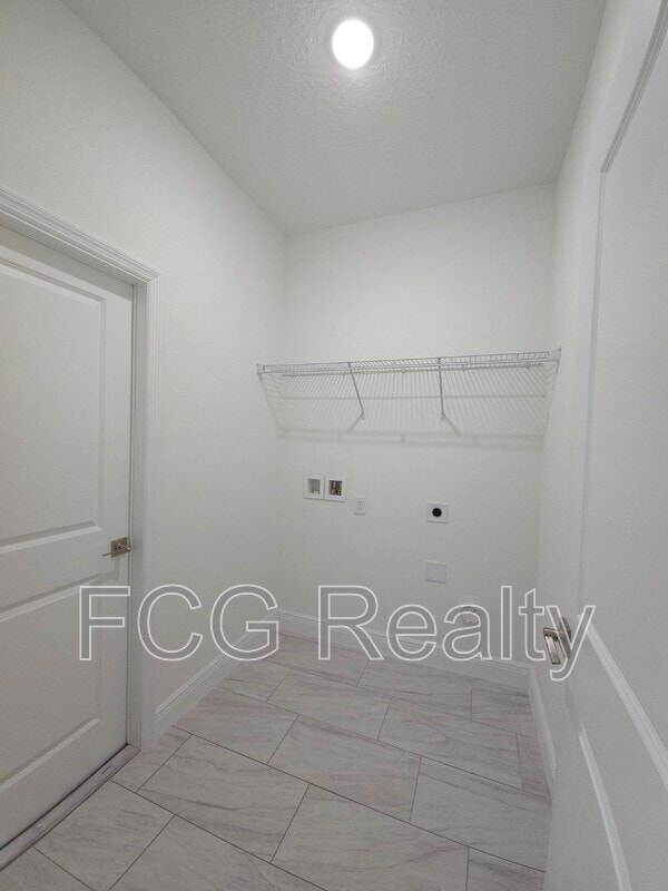 Building Photo - 7968 N Hillview Cir