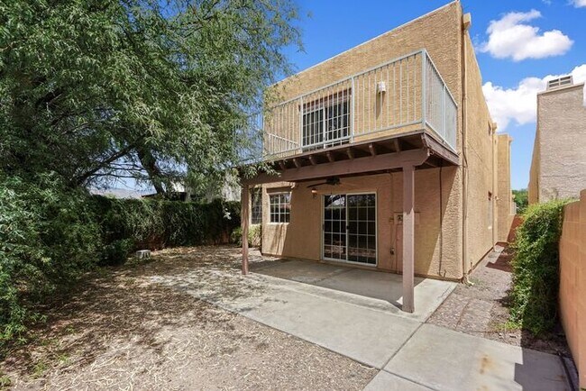 Building Photo - Elegant 4-Bed Home with Balcony & Backyard...