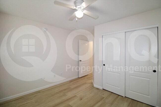 Building Photo - 2353 E Calle Sierra Del Manantial