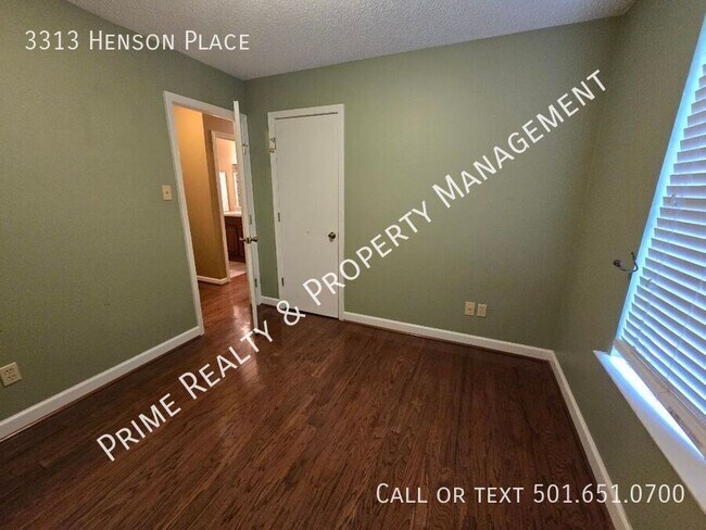 Building Photo - 3313 Henson Pl