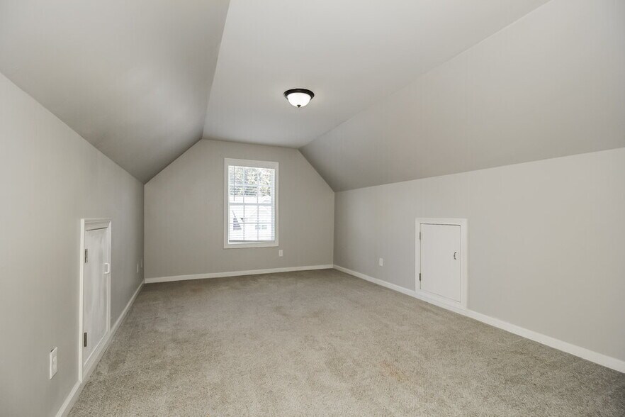Building Photo - 105 Oscar Ct