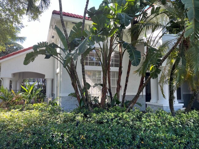 Building Photo - 5024 Lantana Rd