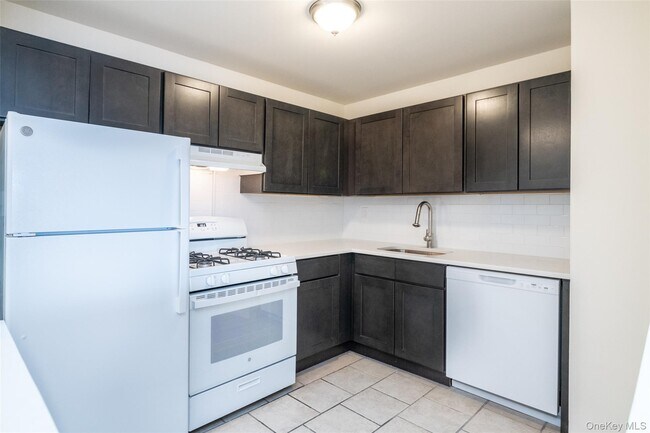 Building Photo - 125 Lake St