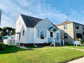 Building Photo - 1121 Harry Ct