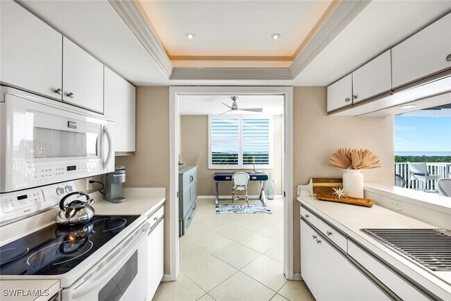 Building Photo - 6361 Pelican Bay Blvd