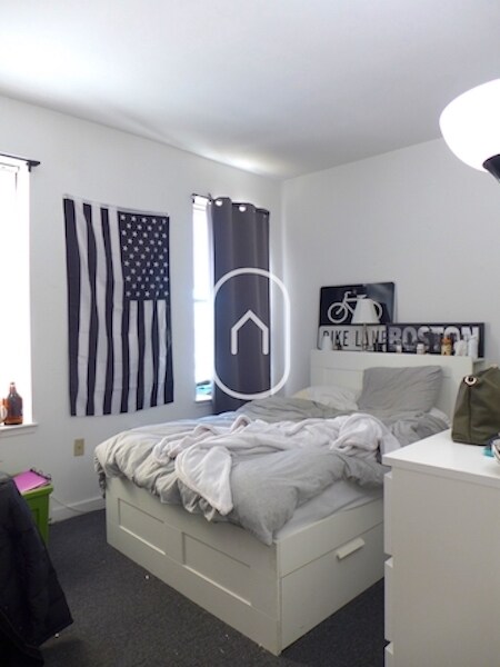 Building Photo - 31 Cunard St