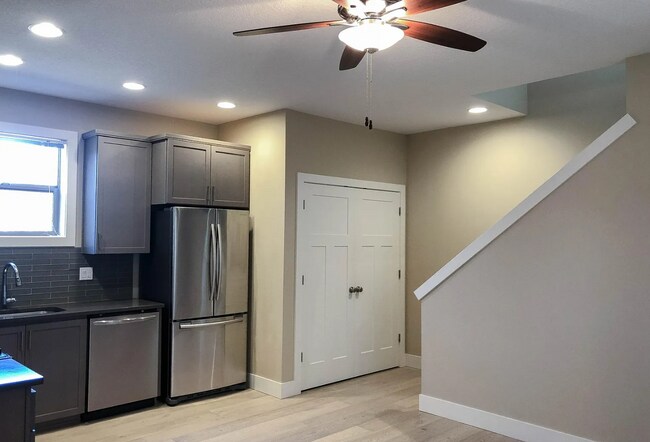 Building Photo - 7910 SW Capitol Hill Rd