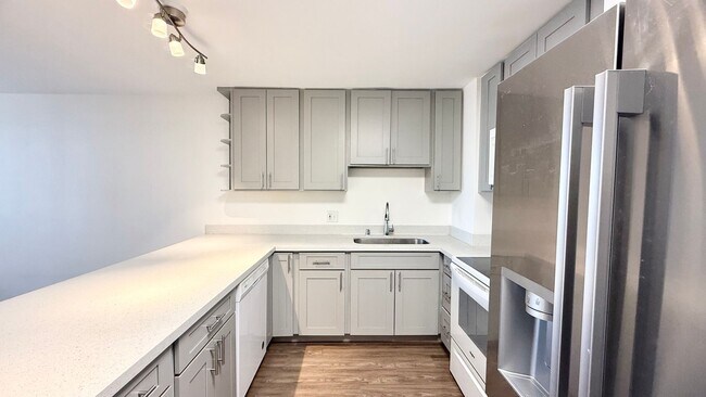 Building Photo - Beautifully Renovated 2-Bedroom, 2-Bathroom Condo 1-Parking