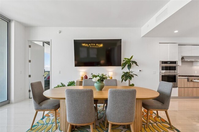 Building Photo - 400 Central Ave