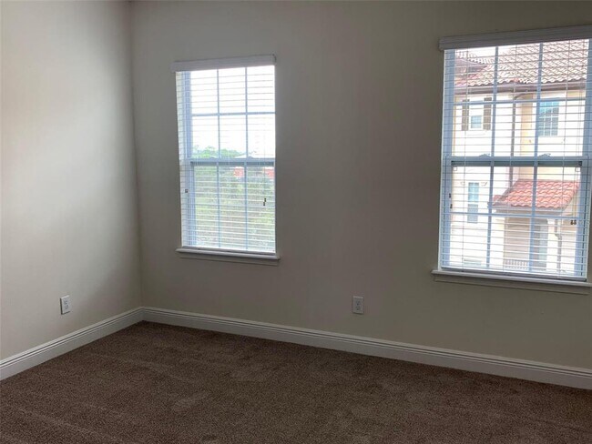 Building Photo - 1704 Lobelia Dr