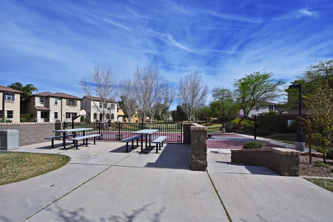 Building Photo - 4757 E Woodside Way