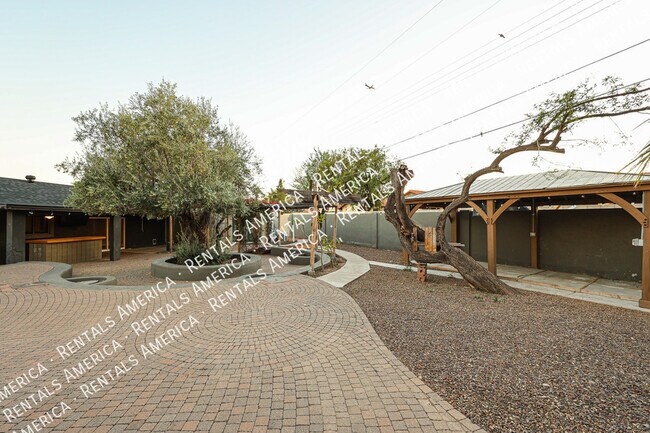 Building Photo - 1424 N Gene Ave