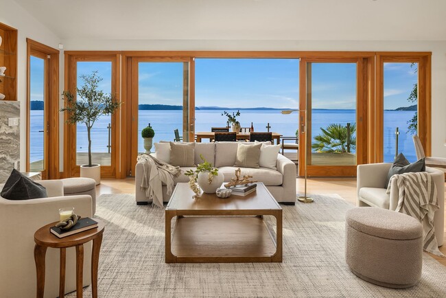 Building Photo - Three Tree Point beach front home - 3+ bedroom & 4.5 bathrooms ready for move in NOW!