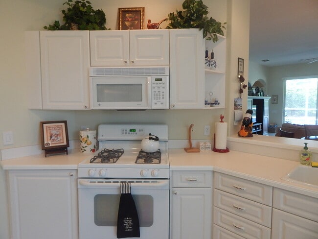 Building Photo - FURNISHED 3/2 & HEATED POOL -   RENTAL IN ROSEDALE COUNTRY CLUB!!