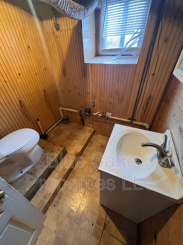 Building Photo - 1411 Lawrence Rd