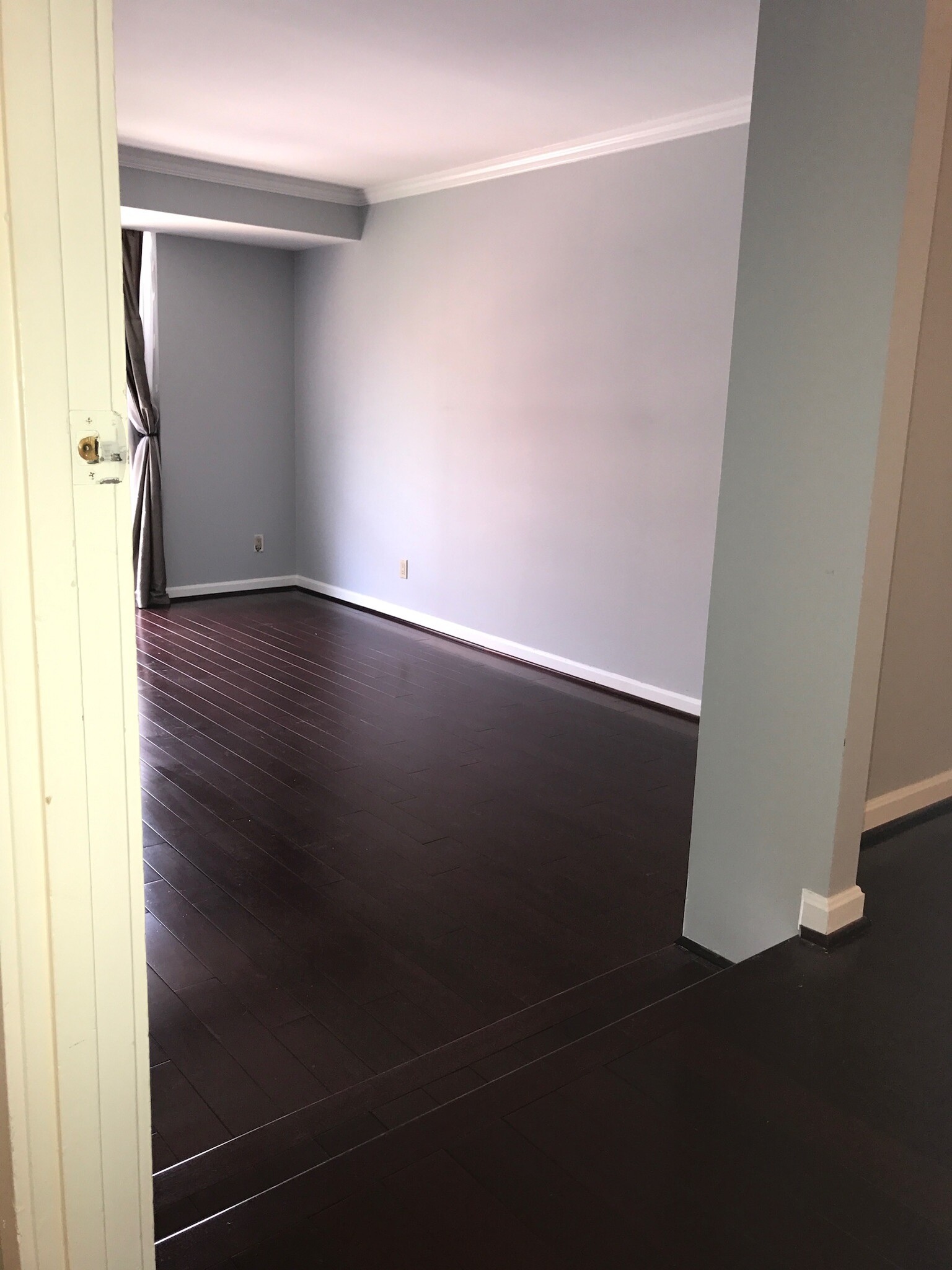 Sunken bedroom with steps - 1200 23rd Street Northwest