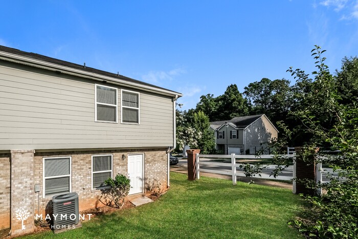 Building Photo - 1305 Forsythia Wy