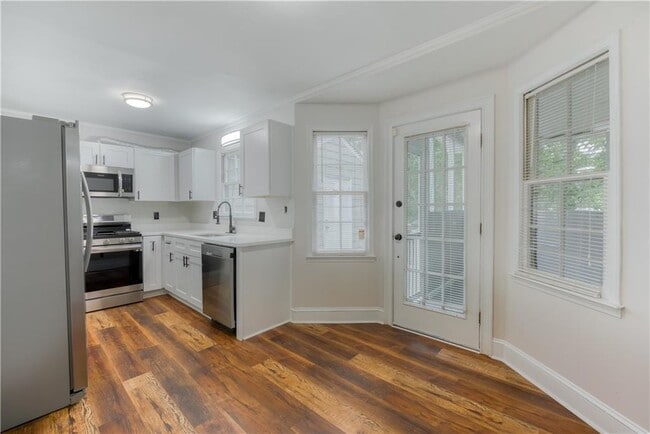 Building Photo - 61 Powers Ferry Rd