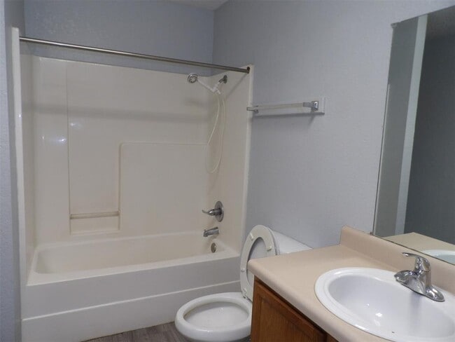 Building Photo - 223 Brad St