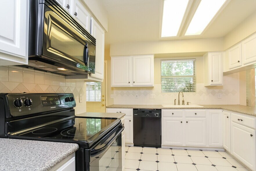 Building Photo - 20914 Lake Park Trail