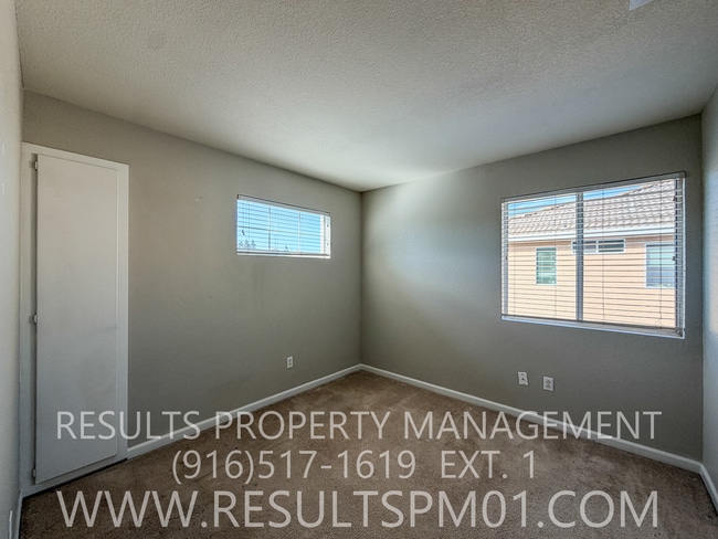 Building Photo - Lovely 4 Bedroom Home in Great Neighborhood