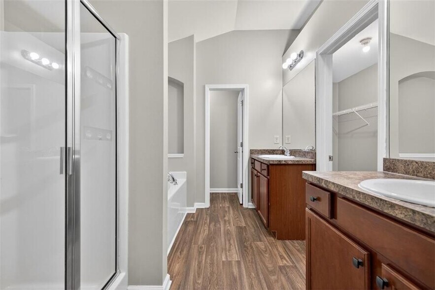 Building Photo - 1250 Image Ives Dr