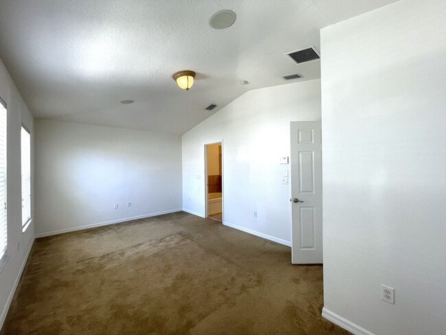 Building Photo - 3/2.5 Townhome in Pinellas Park Available Immediately