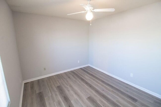 Building Photo - 2533 Northampton Dr