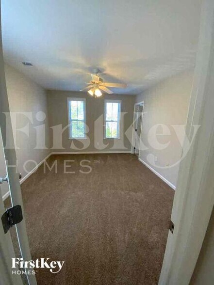 Building Photo - 405 Verbena Ave