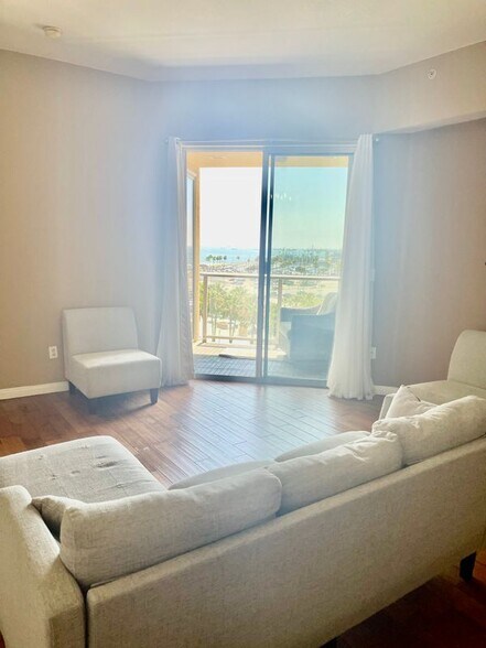 Building Photo - 388 E Ocean Blvd