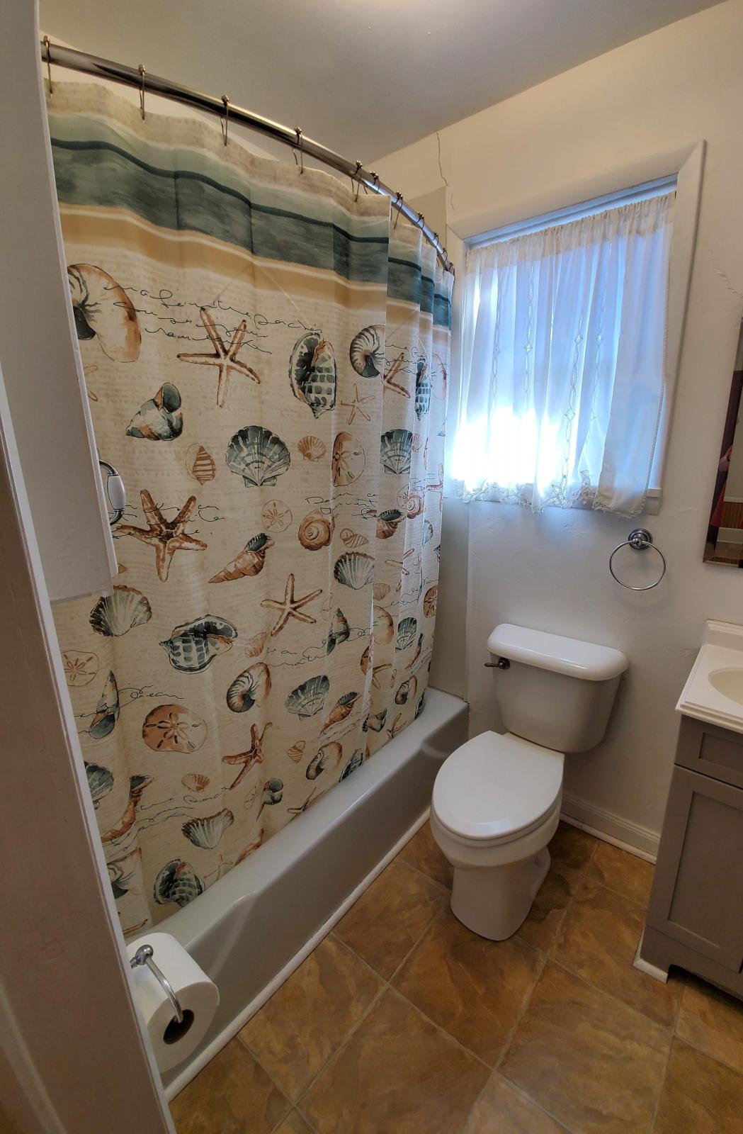 Bathroom_02 - 607 Harrison Ave