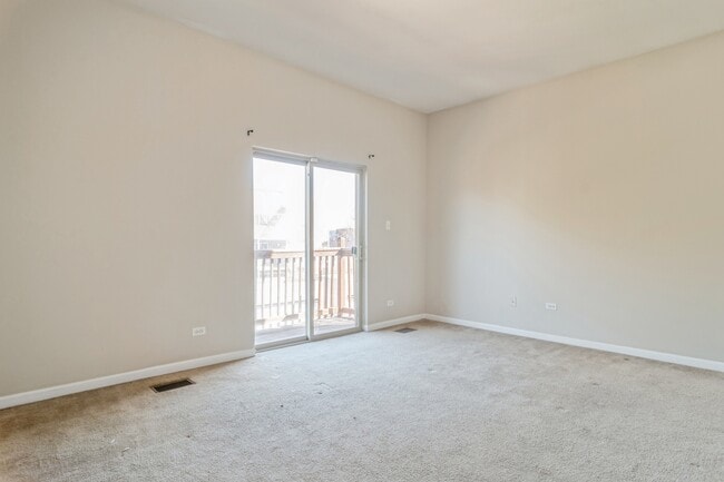 Building Photo - 2030 W Warren Blvd