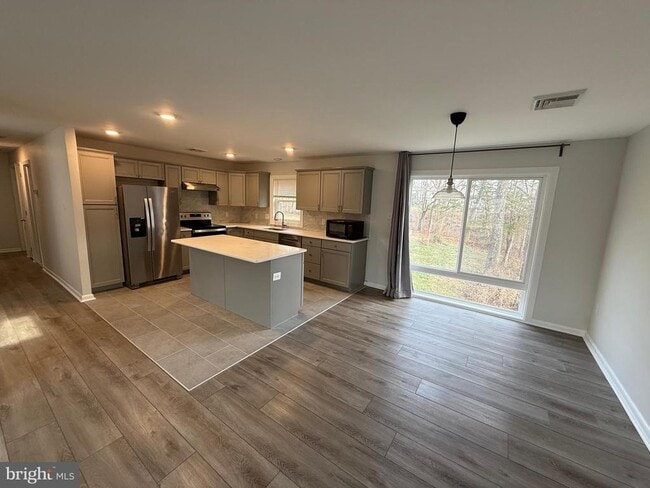Building Photo - 874 Oakdale Dr