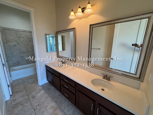 Building Photo - Stunning 3 Bed 2 Bath Home in East Garriso...