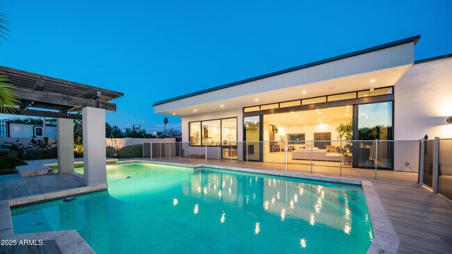 Building Photo - 7417 E Paradise Dr