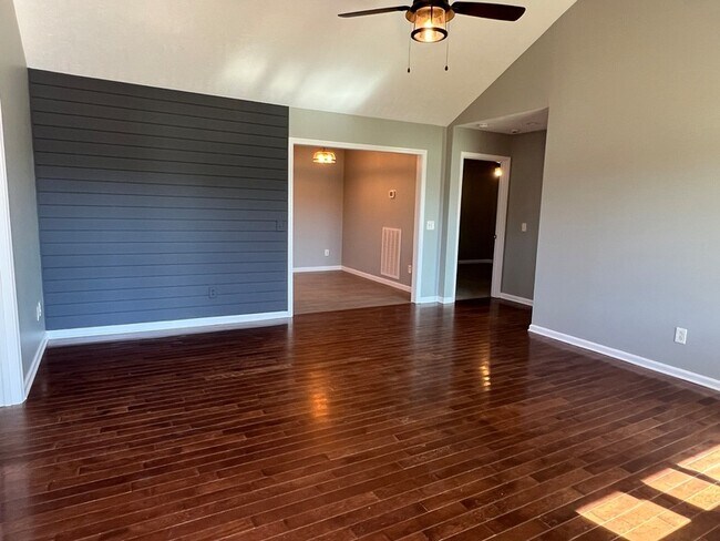 Building Photo - 204 Homewood Dr