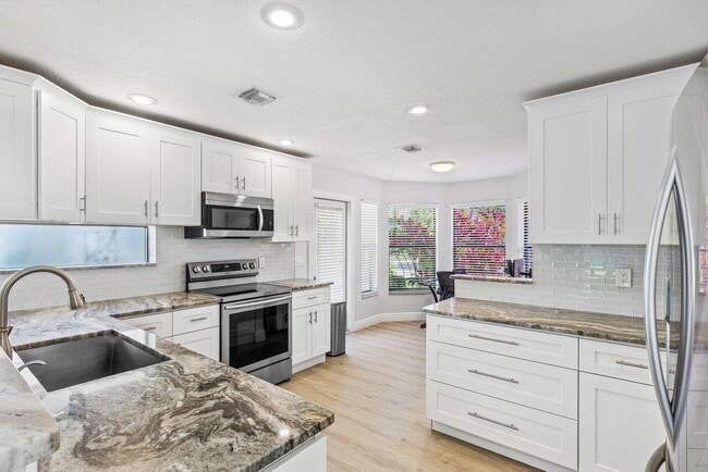 Building Photo - 10581 Mendocino Ln